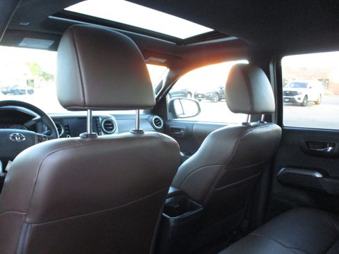 Used 2023 Toyota Tacoma Limited image 17