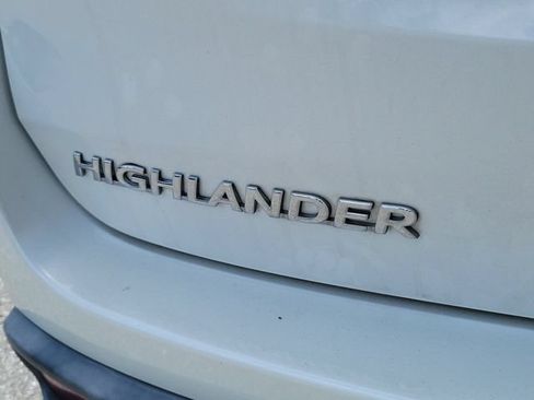 Used 2019 Toyota Highlander LE FWD image 4