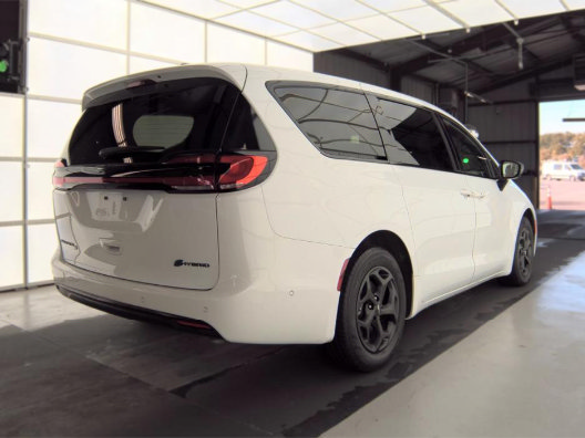 Used 2023 Chrysler Pacifica Limited w/ S Appearance Package FWD image 5