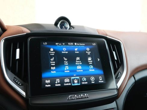 Used 2018 Maserati Ghibli Sedan 4D image 40