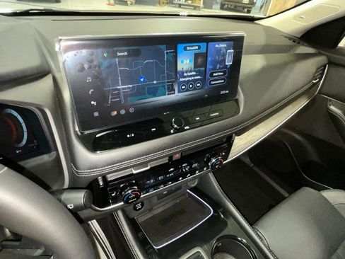 Used 2025 Nissan Rogue Platinum w/ Platinum Premium Package image 37