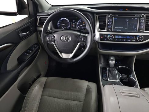 Used 2016 Toyota Highlander Limited Platinum AWD/4WD image 19