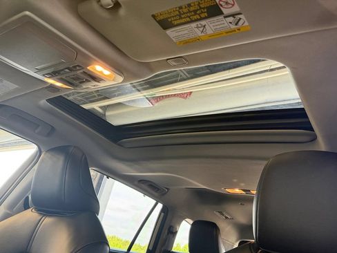 Used 2023 Toyota Highlander XLE FWD image 18