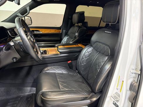 Used 2022 Jeep Grand Wagoneer Series III w/ Rear Seat Video Group 1 image 12