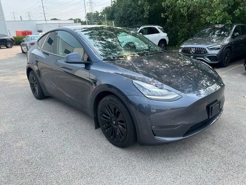 Used 2022 Tesla Model Y Long Range AWD/4WD image 3
