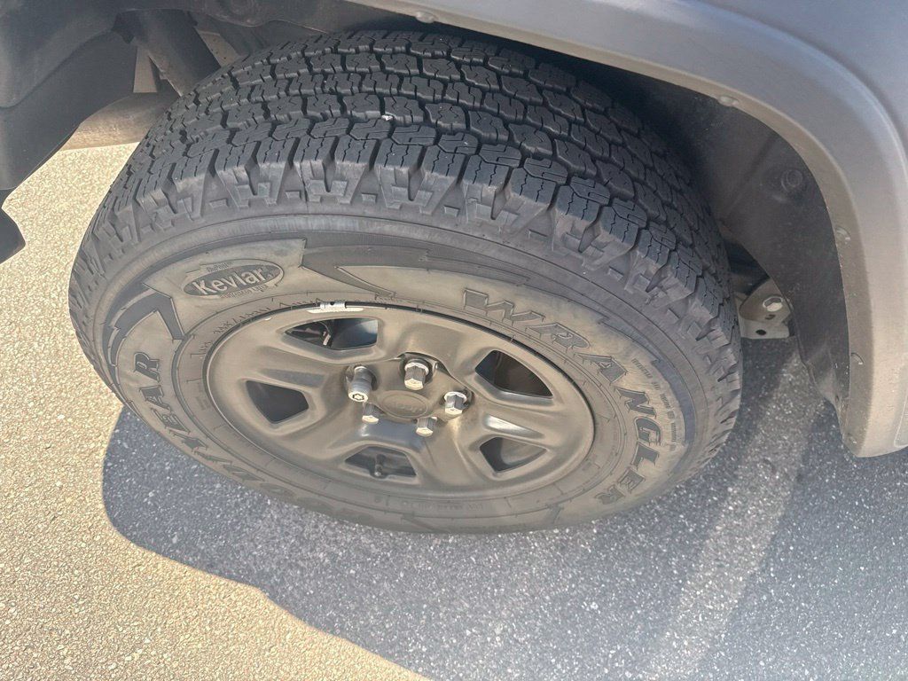Used 2019 Jeep Wrangler Sport AWD/4WD image 10