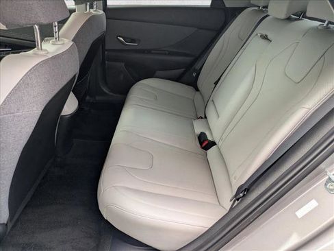 Used 2023 Hyundai Elantra Limited image 19