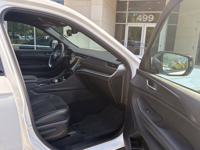 Used 2024 Jeep Grand Cherokee Altitude AWD/4WD image 27
