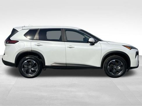Used 2025 Nissan Rogue SV image 8