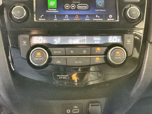 Used 2019 Nissan Rogue SL image 21