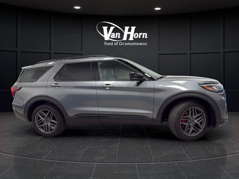 Used 2026 Ford Explorer ST-Line w/ ST-Line Street Pack AWD/4WD image 8