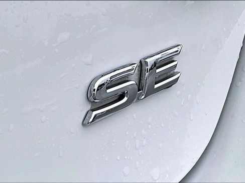 Used 2017 Toyota Camry XSE image 18