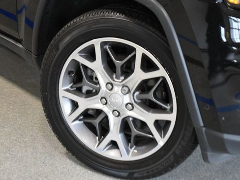 Used 2022 Jeep Grand Cherokee Limited w/ Technology Group image 3