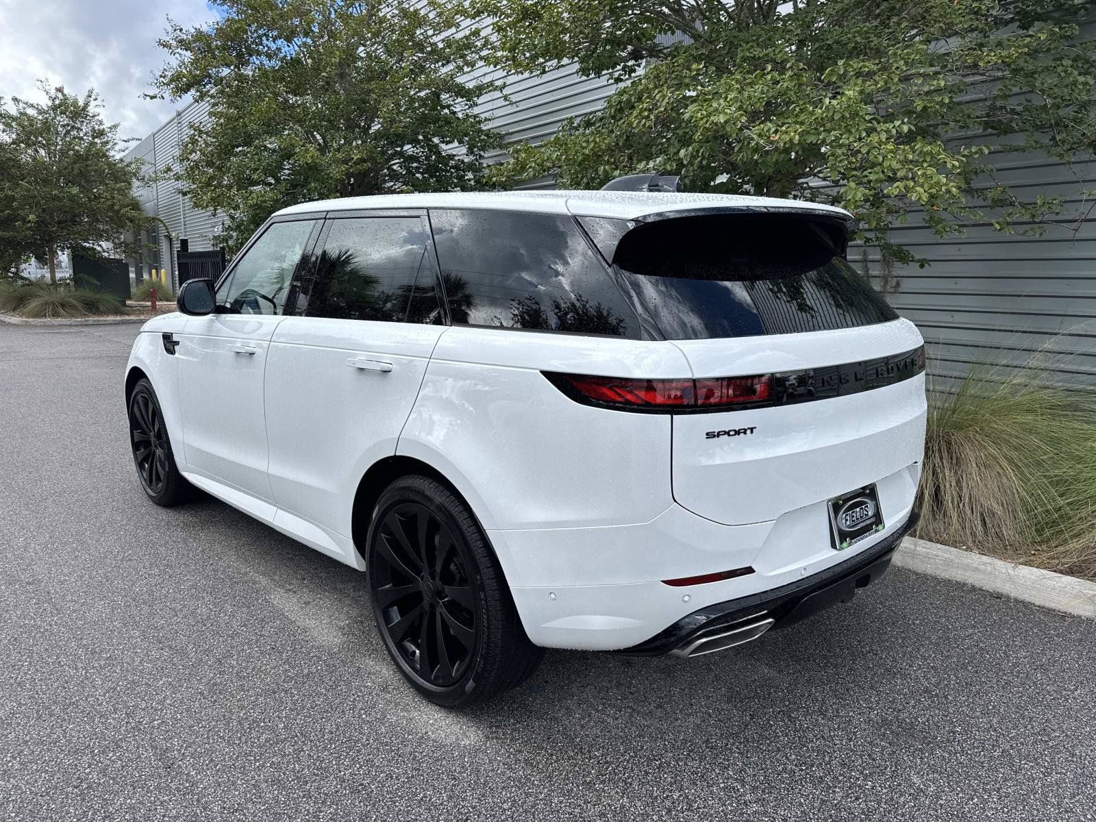 New 2027 Land Rover Range Rover Sport Dynamic SE AWD/4WD image 3