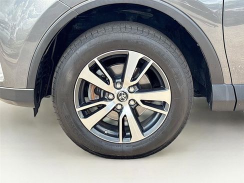 Used 2018 Toyota RAV4 XLE FWD image 30