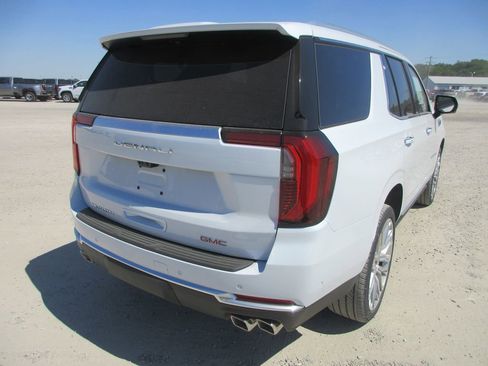 New 2026 GMC Yukon Denali w/ Denali Reserve Package AWD/4WD image 4