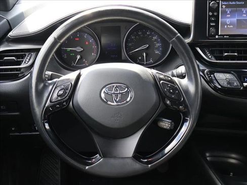 Used 2018 Toyota C-HR XLE FWD image 13