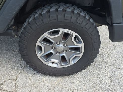 Used 2015 Jeep Wrangler Unlimited Rubicon w/ Connectivity Group AWD/4WD image 32