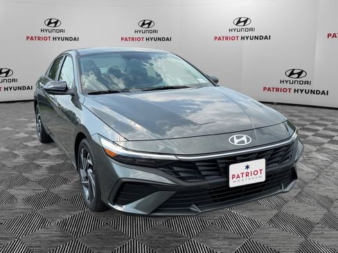 Used 2025 Hyundai Elantra Sport FWD image 1