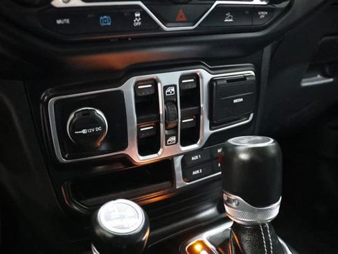 Used 2023 Jeep Wrangler Unlimited Sahara w/ Cold Weather Group AWD/4WD image 29
