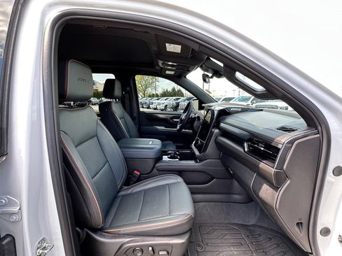 Certified 2025 GMC Yukon AT4 w/ AT4 Premium Package AWD/4WD image 10
