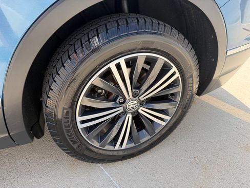 Used 2018 Volkswagen Tiguan SEL AWD/4WD image 9
