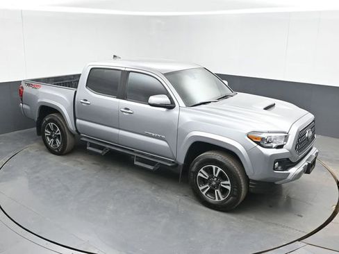 Used 2019 Toyota Tacoma TRD Sport AWD/4WD image 1