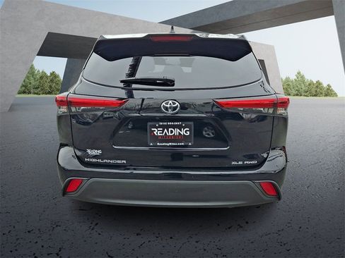 Used 2021 Toyota Highlander XLE image 6
