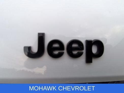 Used 2023 Jeep Grand Cherokee Altitude AWD/4WD image 30