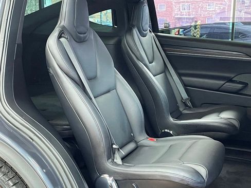 Used 2022 Tesla Model X image 25