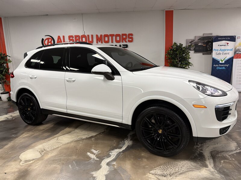 Used 2017 Porsche Cayenne Platinum Edition w/ Premium Package (PJV) AWD/4WD image 16