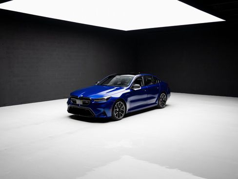 Used 2025 BMW M5 image 83