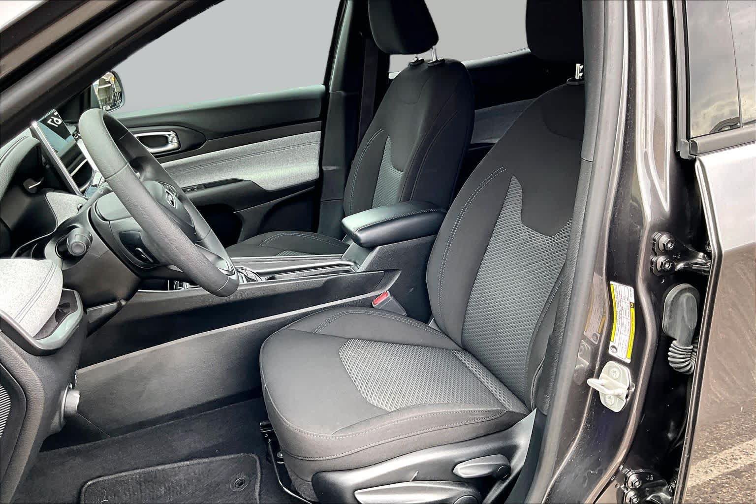 Used 2023 Jeep Compass Sport AWD/4WD image 7