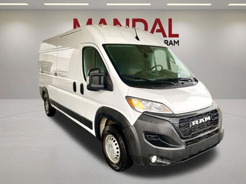 Used 2025 RAM ProMaster 2500 w/ Convenience Group FWD image 3