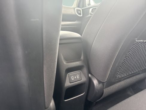 Used 2025 Hyundai Venue SEL FWD image 22