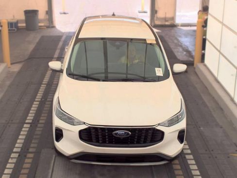 Used 2023 Ford Escape Active w/ Tech Pack #2 FWD image 3