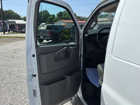 Used 2021 Chevrolet Express 2500 w/ Driver Convenience Package RWD image 10