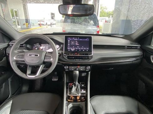 Used 2025 Jeep Compass Latitude w/ Altitude Special Edition image 11