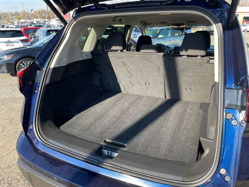 Used 2025 Nissan Rogue SV image 32