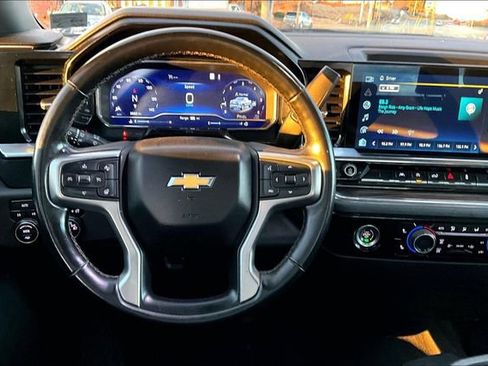 Used 2023 Chevrolet Silverado 1500 LT image 12