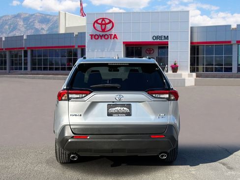 Used 2025 Toyota RAV4 XLE image 5