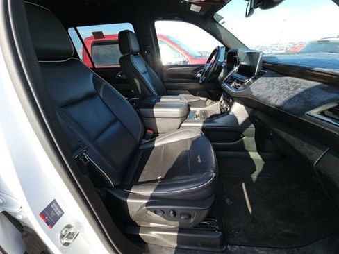 Used 2023 Chevrolet Suburban Premier image 9