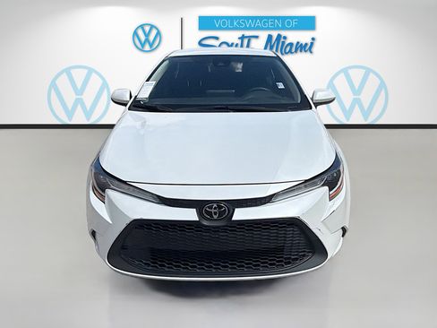Used 2022 Toyota Corolla LE image 2