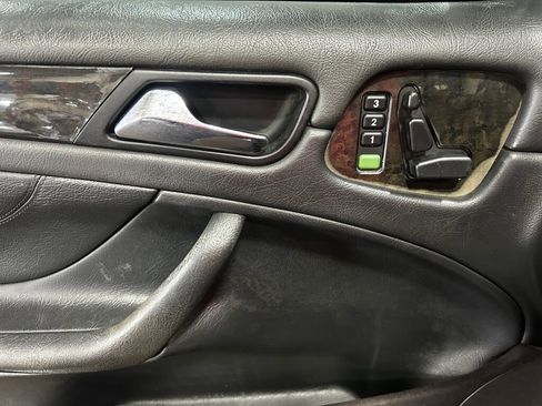 Used 2000 Mercedes-Benz CLK 430 Cabriolet image 6