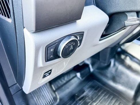 Used 2019 Ford F150 XLT image 14