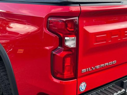 Used 2022 Chevrolet Silverado 1500 ZR2 w/ Technology Package AWD/4WD image 9