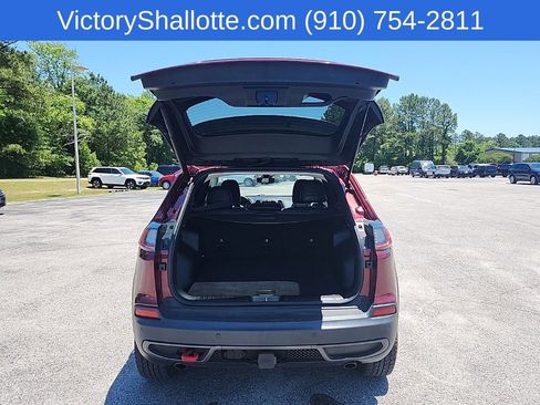 Used 2019 Jeep Cherokee Trailhawk AWD/4WD image 25