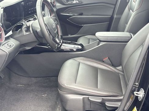 Used 2025 Chevrolet Trax RS w/ Driver Confidence Package FWD image 18