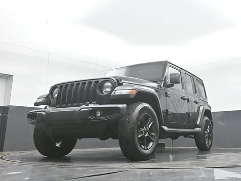 Used 2020 Jeep Wrangler Unlimited Sahara AWD/4WD image 38