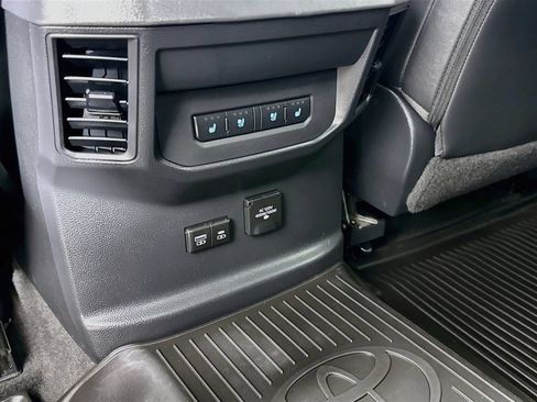 Used 2023 Toyota Tundra Platinum AWD/4WD image 27